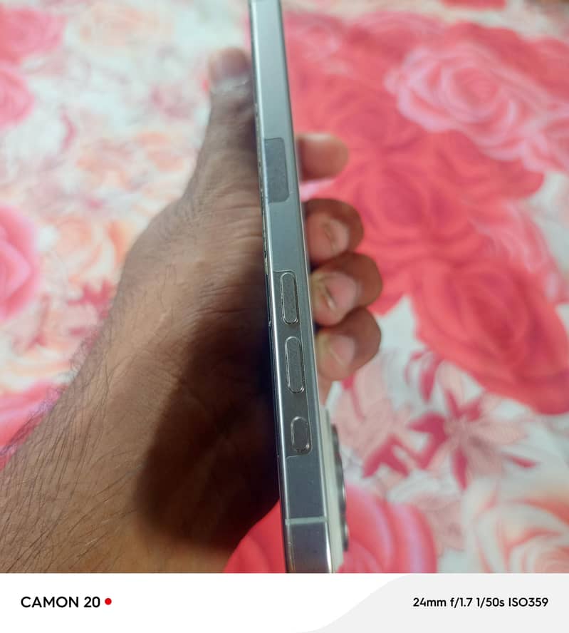 Apple iPhone 15 Pro Max 4