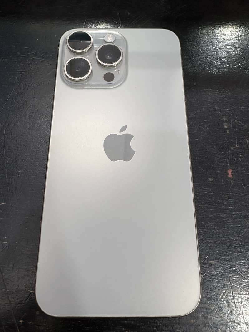 Apple iPhone 15 Pro Max 2