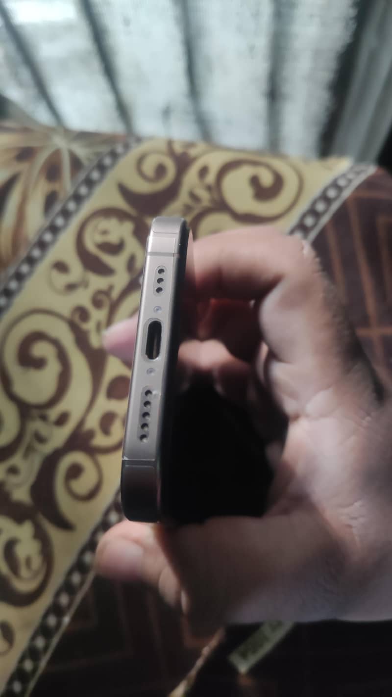 Apple iPhone 16 Pro 5