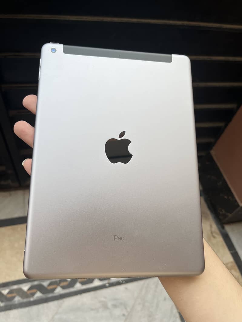 Apple ipad 6 generation 2