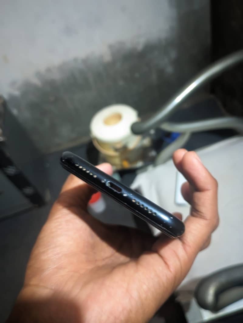 Apple iPhone XR 4