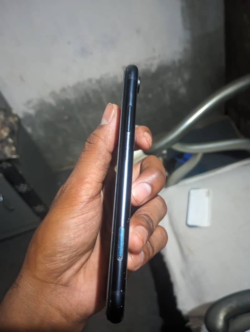Apple iPhone XR 8
