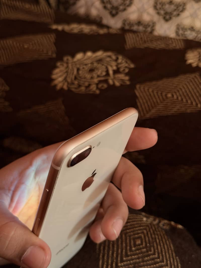 Apple iPhone 8 Plus 1