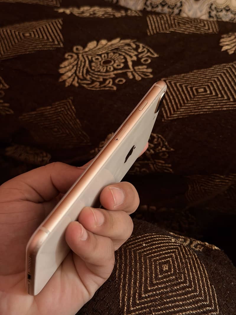Apple iPhone 8 Plus 2