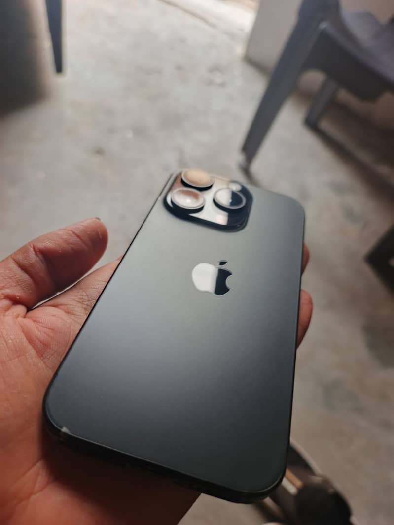 Apple iPhone 15 Pro 0