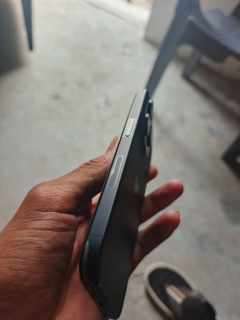 Apple iPhone 15 Pro 3