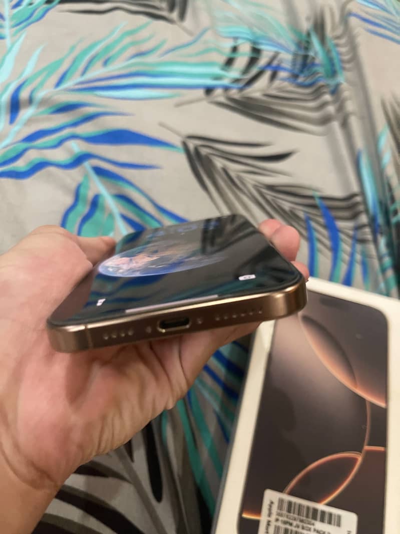 Apple iPhone 16 Pro Max 2