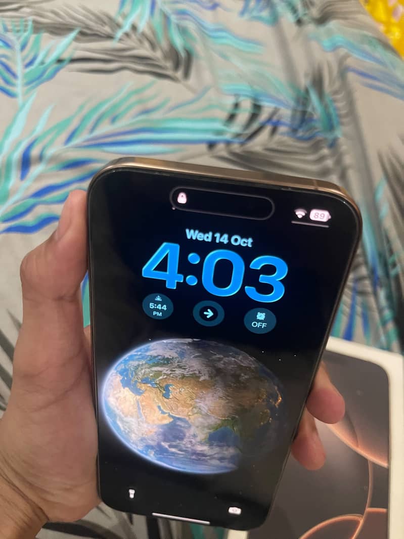Apple iPhone 16 Pro Max 3
