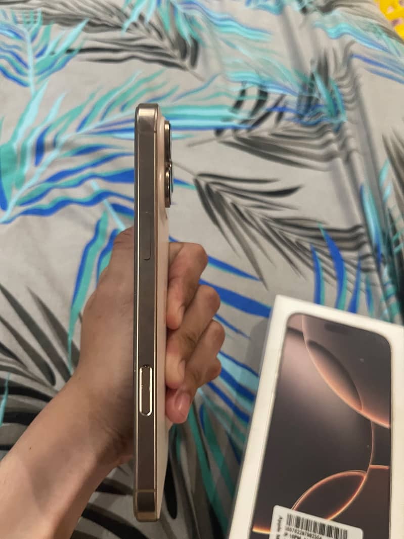 Apple iPhone 16 Pro Max 4
