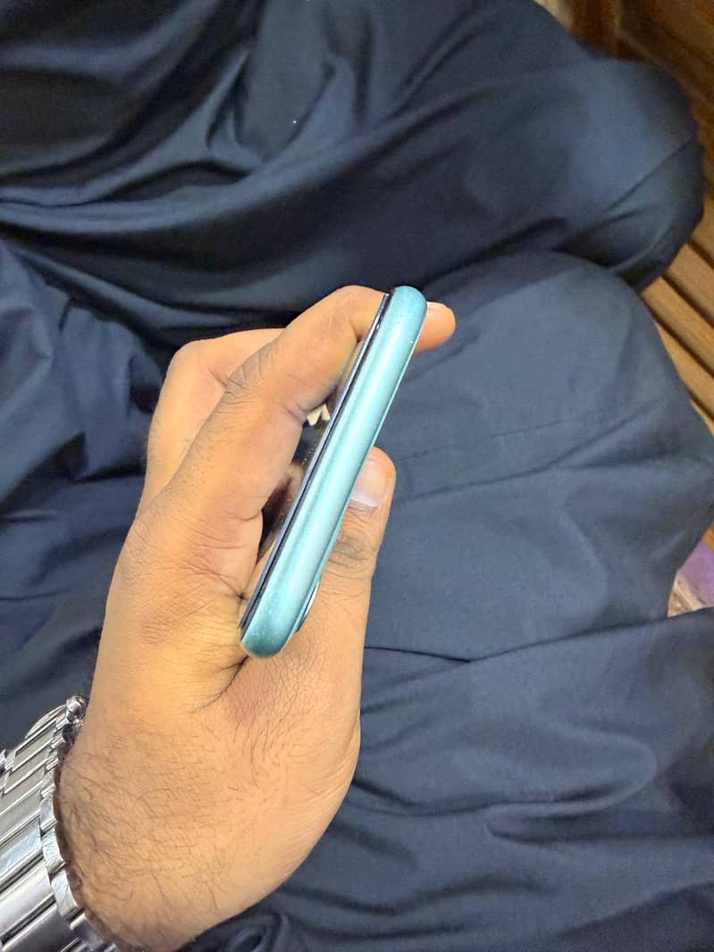Apple iPhone 11 3