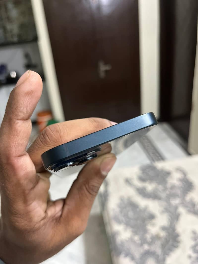 Apple iPhone 14 4
