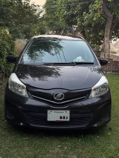 Toyota Vitz F1 Intelligent Package – 2013