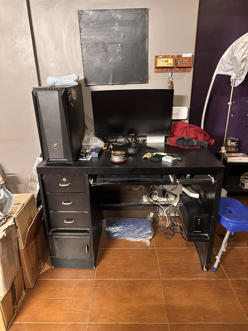 Used computer table 0
