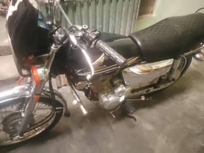 silf satet bike koey kam nahi honay wala urgent sale karney ha