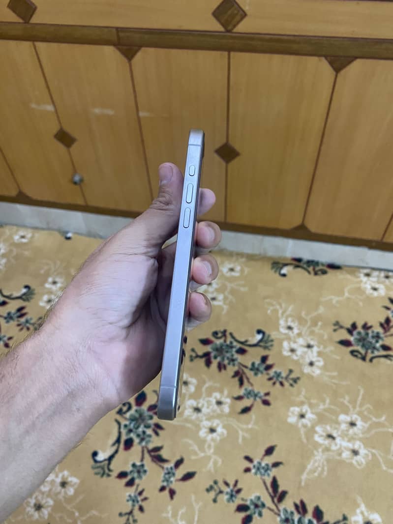 Apple iPhone 15 Pro Max 2