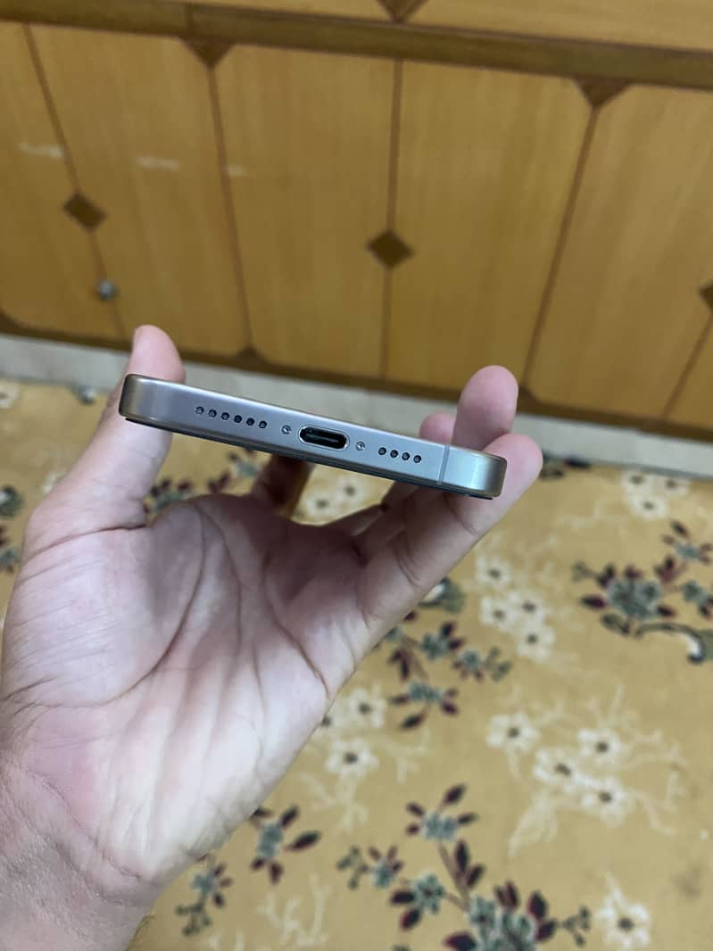 Apple iPhone 15 Pro Max 5