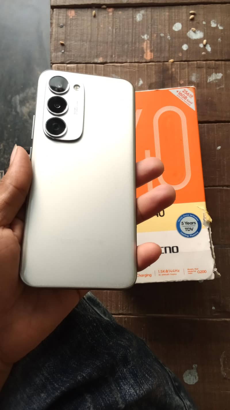 Tecno spark 40 pro plus 0