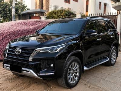 Toyota Fortuner V 4/4 2021 New facelift