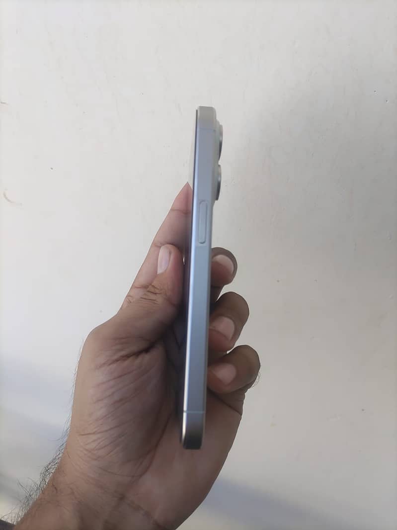 Apple iPhone 15 Pro 0