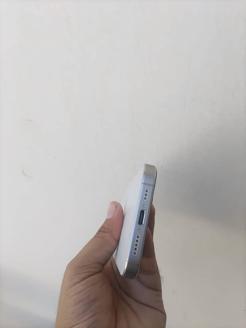 Apple iPhone 15 Pro 2