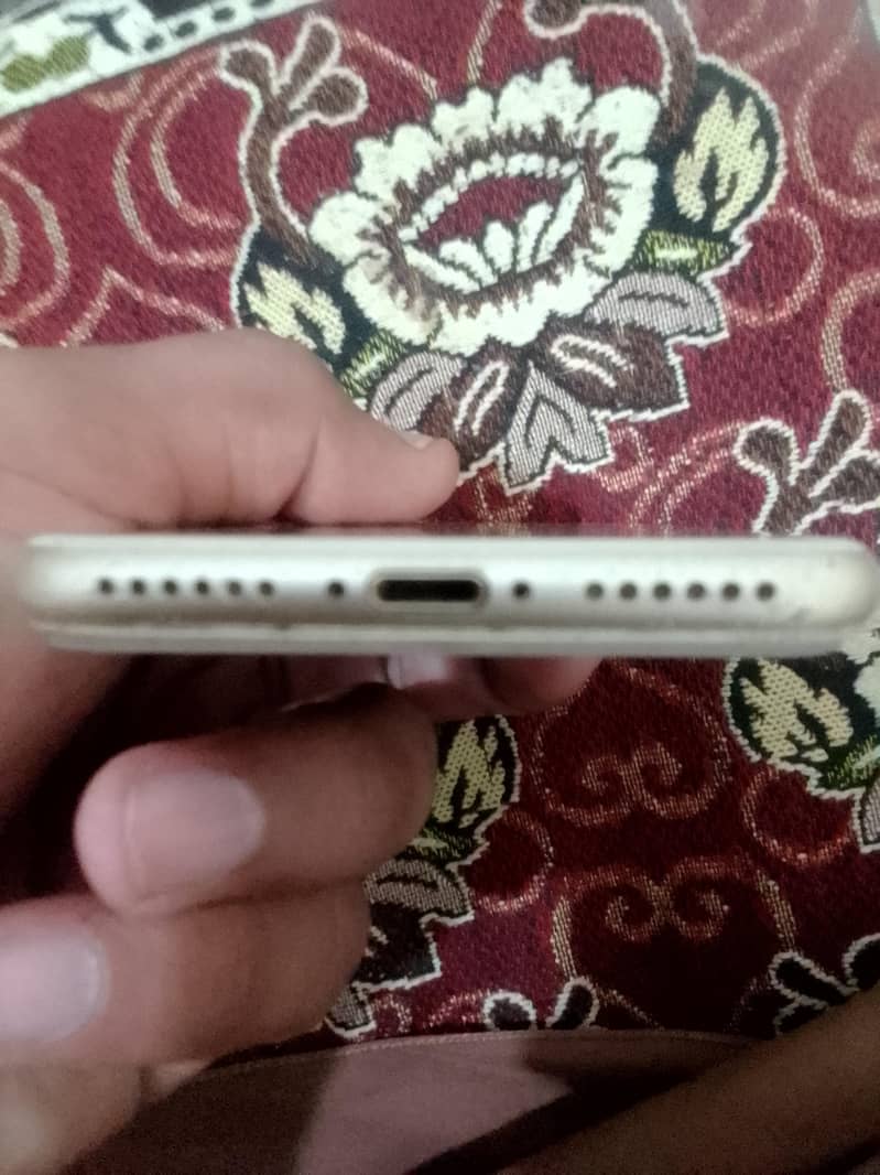 Apple iPhone 7 3