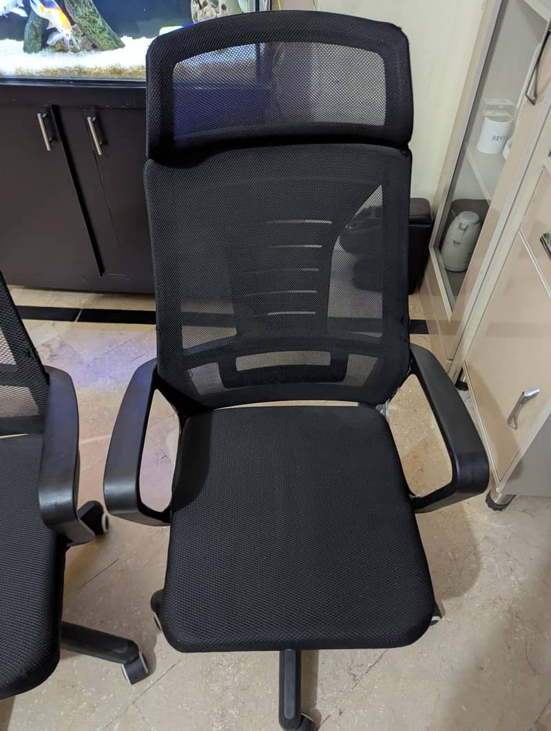 2x Comfortable Chairs 1