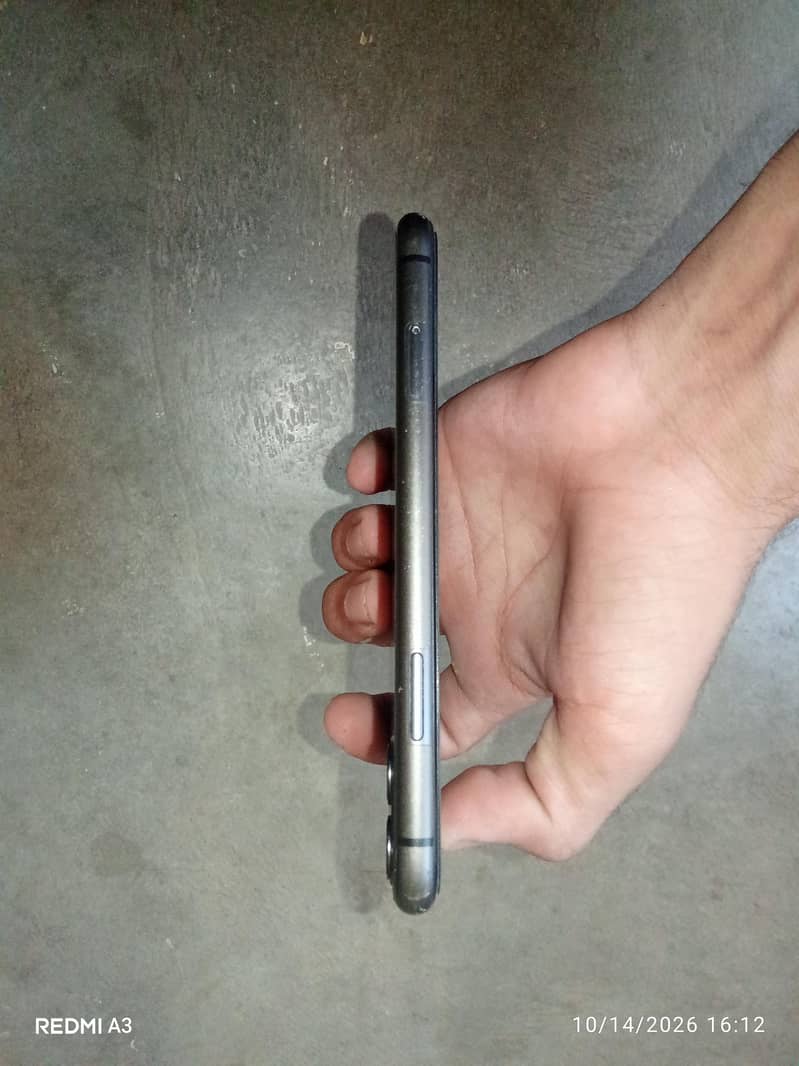 Apple iPhone 11 3