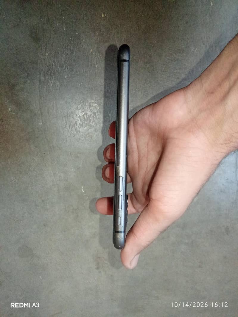 Apple iPhone 11 4