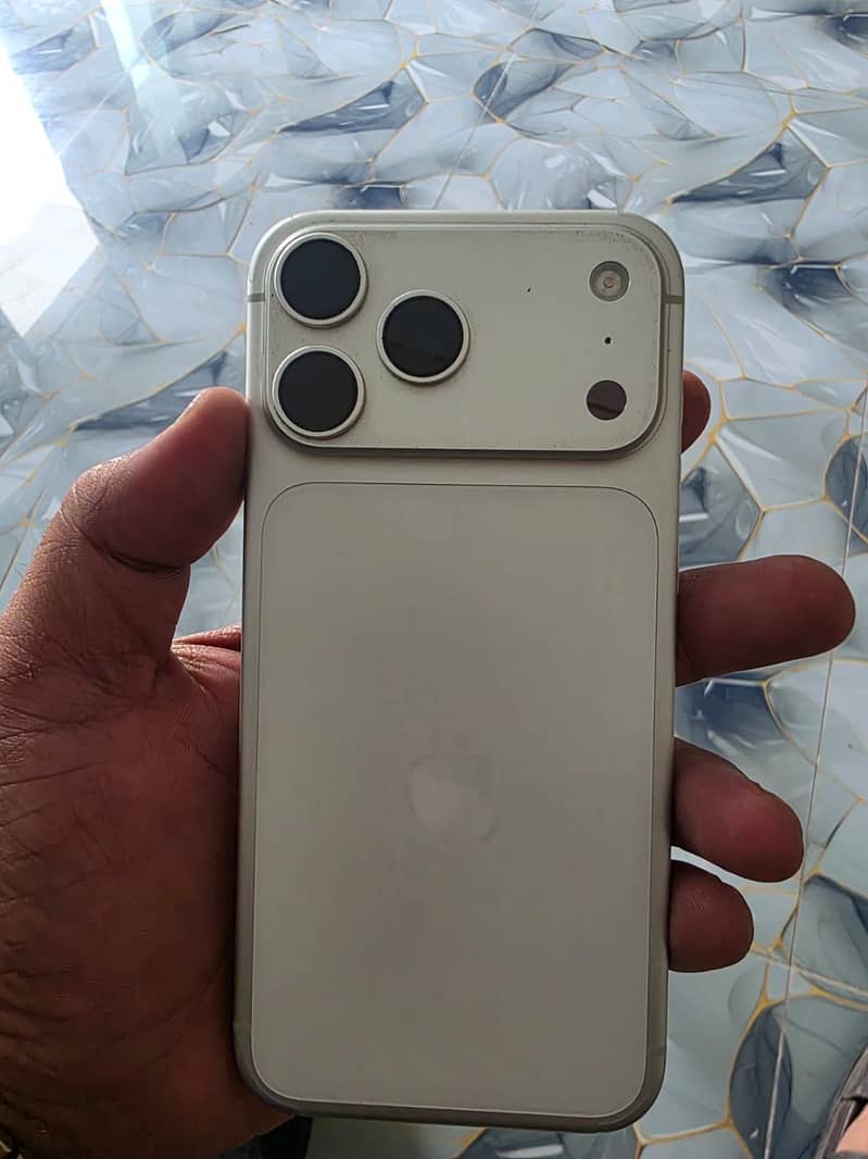 Apple iPhone 17 Pro Max 2
