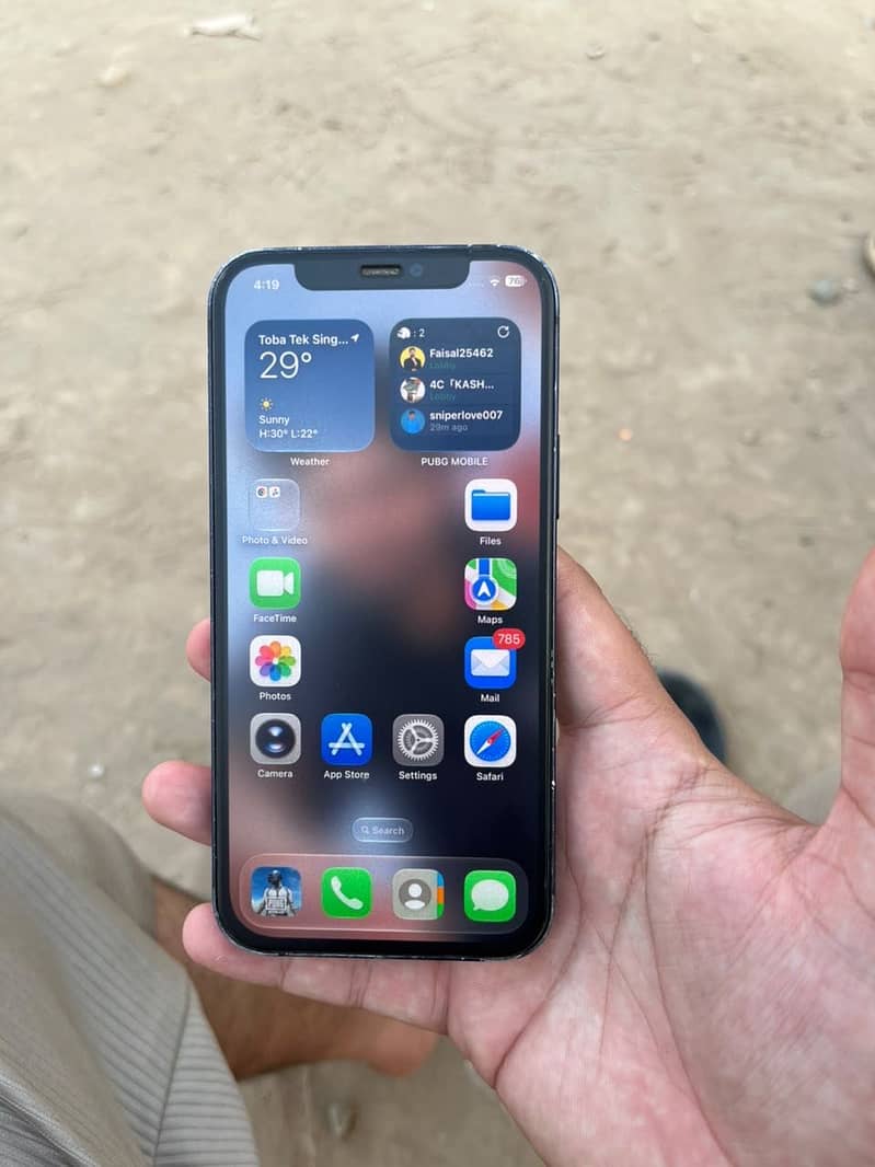 Apple iPhone 12 4