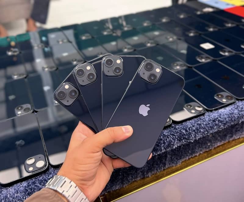 Apple iPhone 13 0