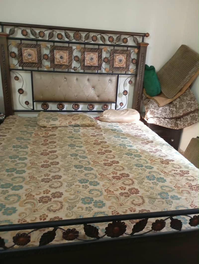 Double Bed Good Condition 4