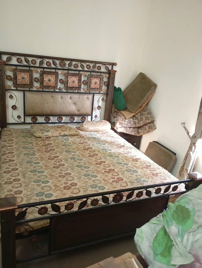 Double Bed Good Condition 5