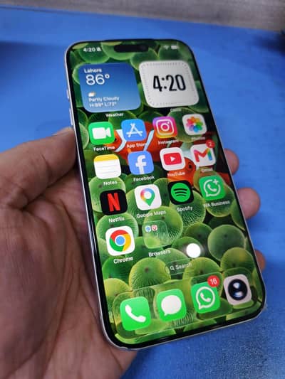 Apple iPhone 17 Pro Max 100% health with box cable