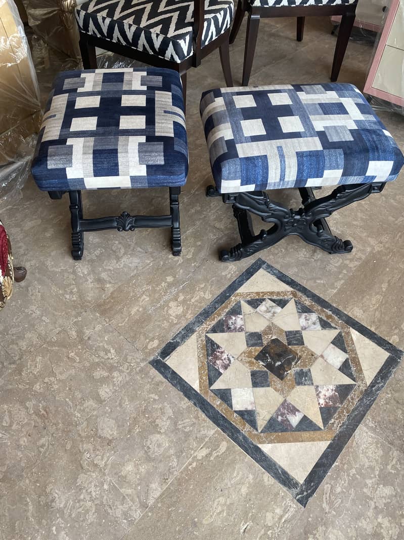 2 elegant stools 0