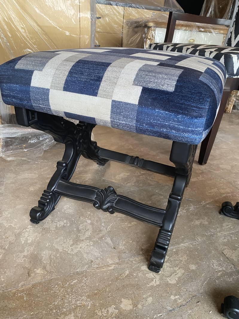 2 elegant stools 4