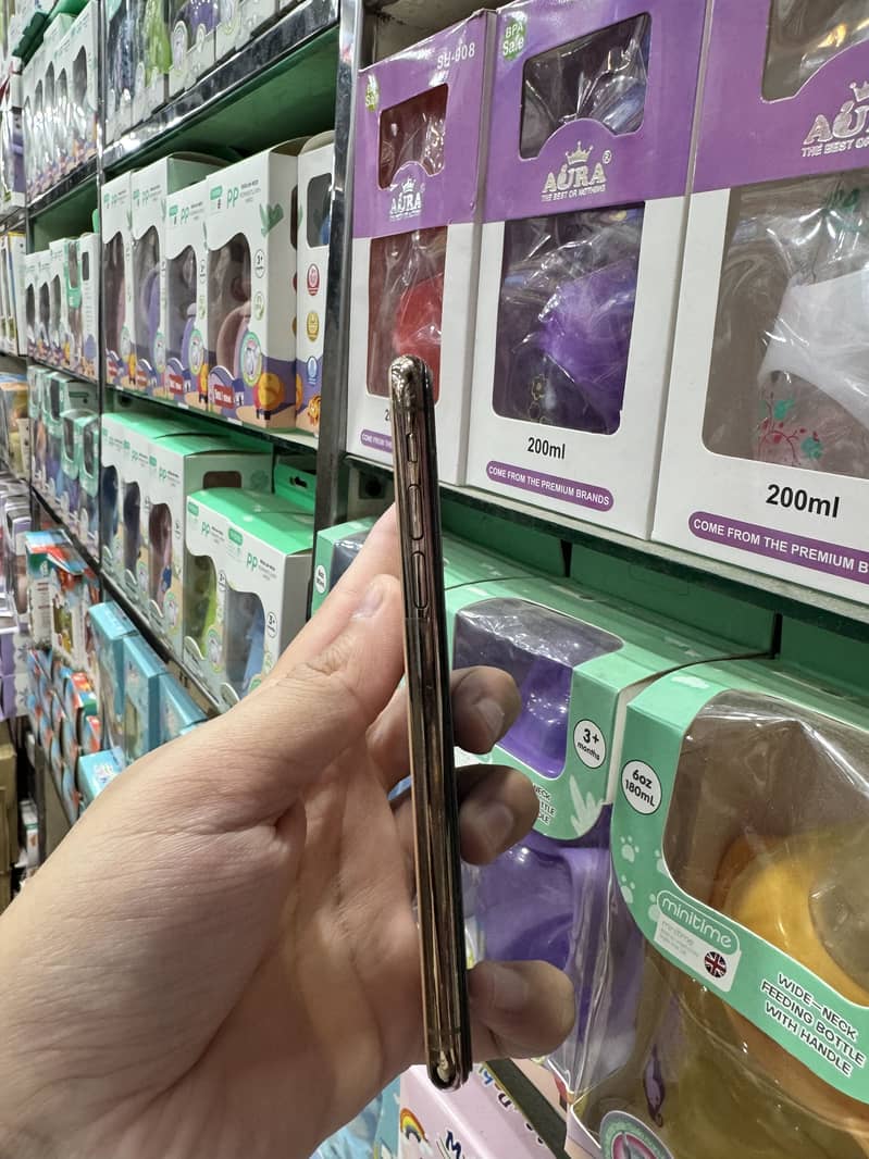 Apple iPhone XS 5
