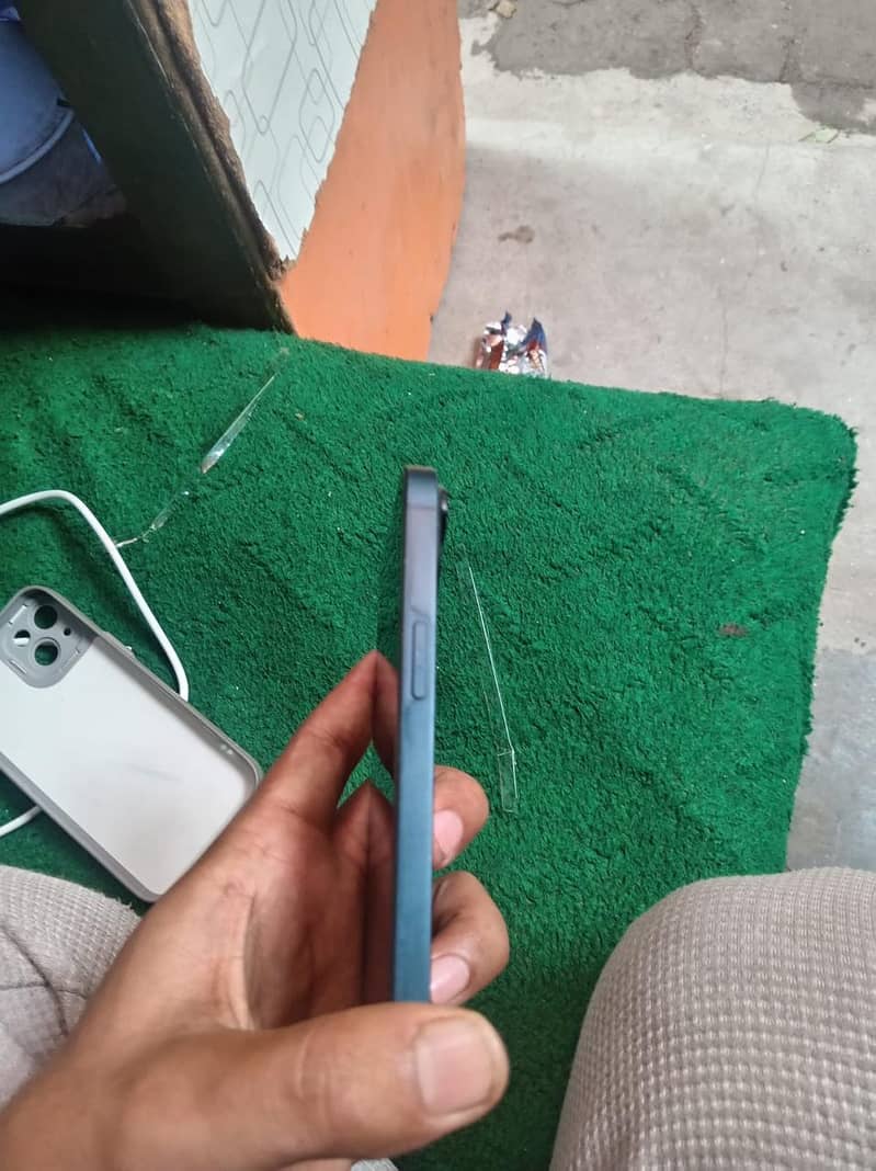 Apple iPhone 13 3