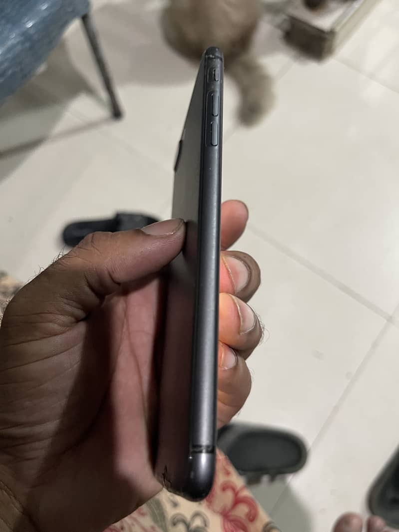 Apple iPhone 8 Plus 4