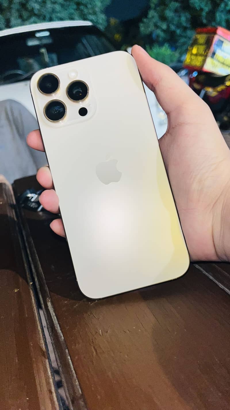 Apple iPhone 16 Pro Max 0