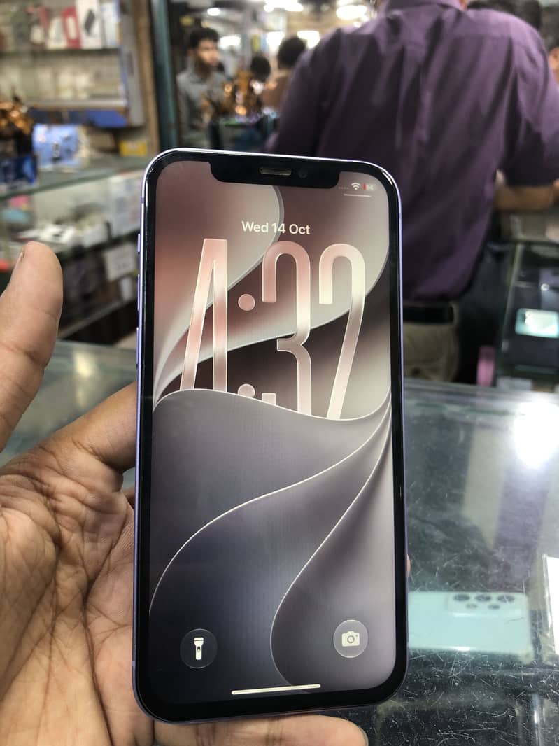 Apple iPhone 12 4