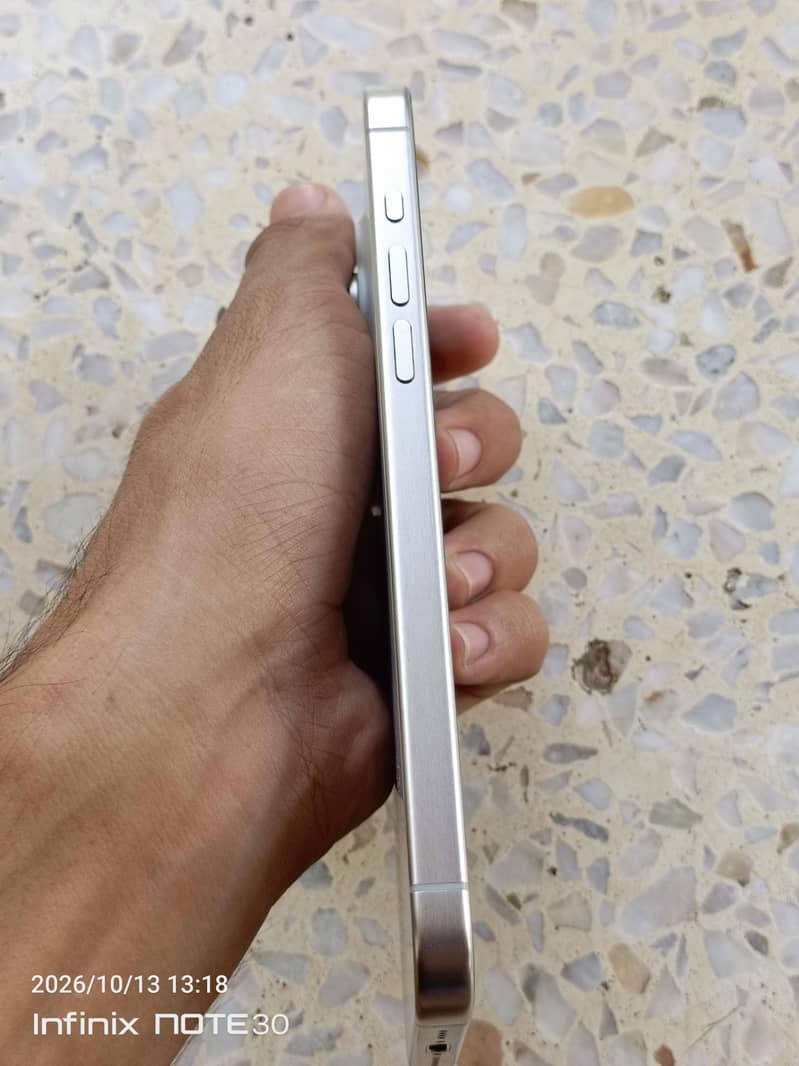 iPhone 15 Pro Max 2