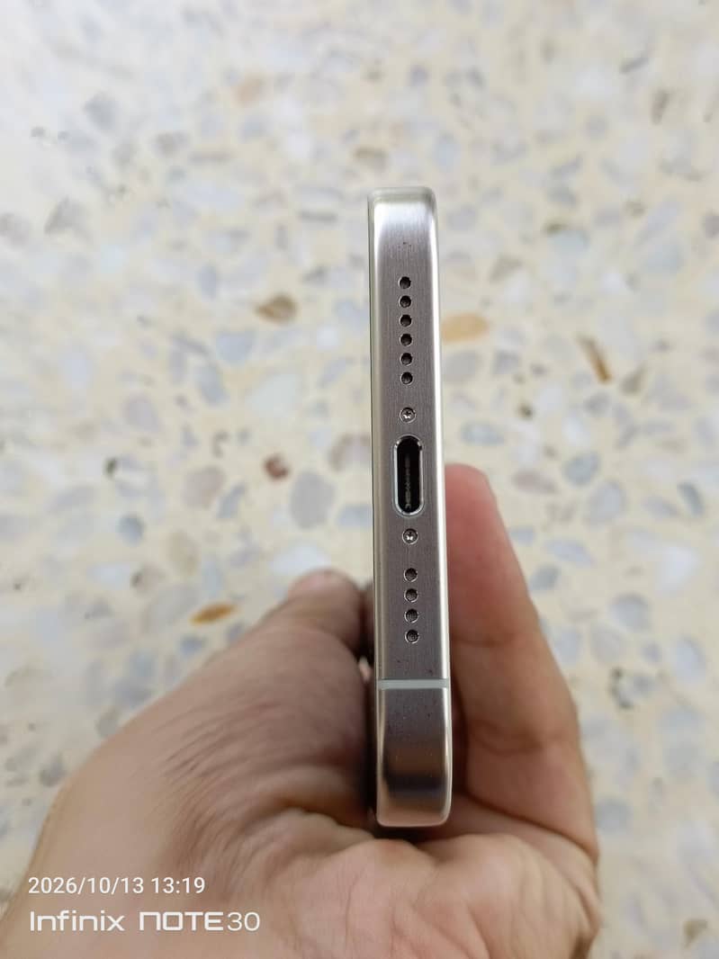 iPhone 15 Pro Max 5