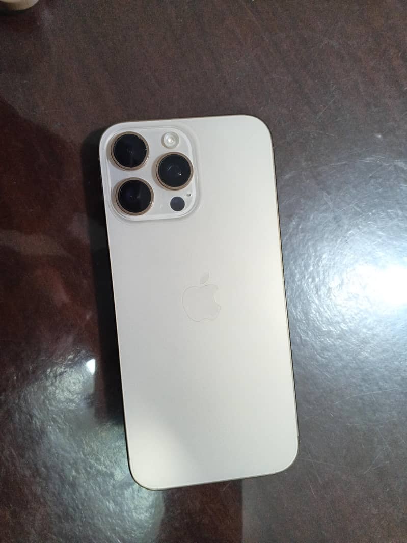 Apple iPhone 16 Pro Max 1
