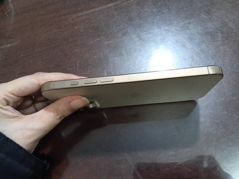 Apple iPhone 16 Pro Max 3