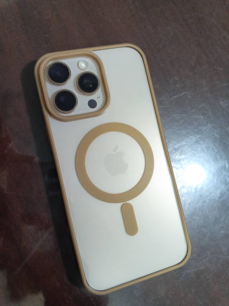 Apple iPhone 16 Pro Max 4