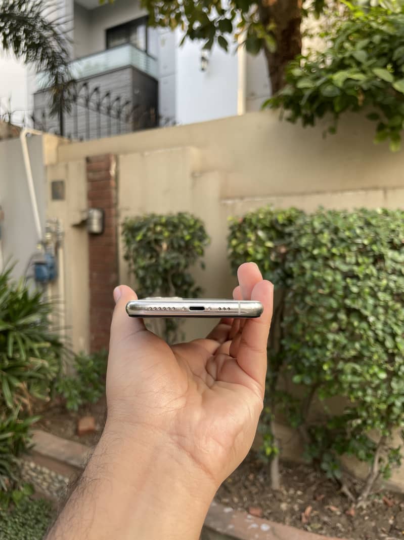 Apple iPhone 11 Pro 1