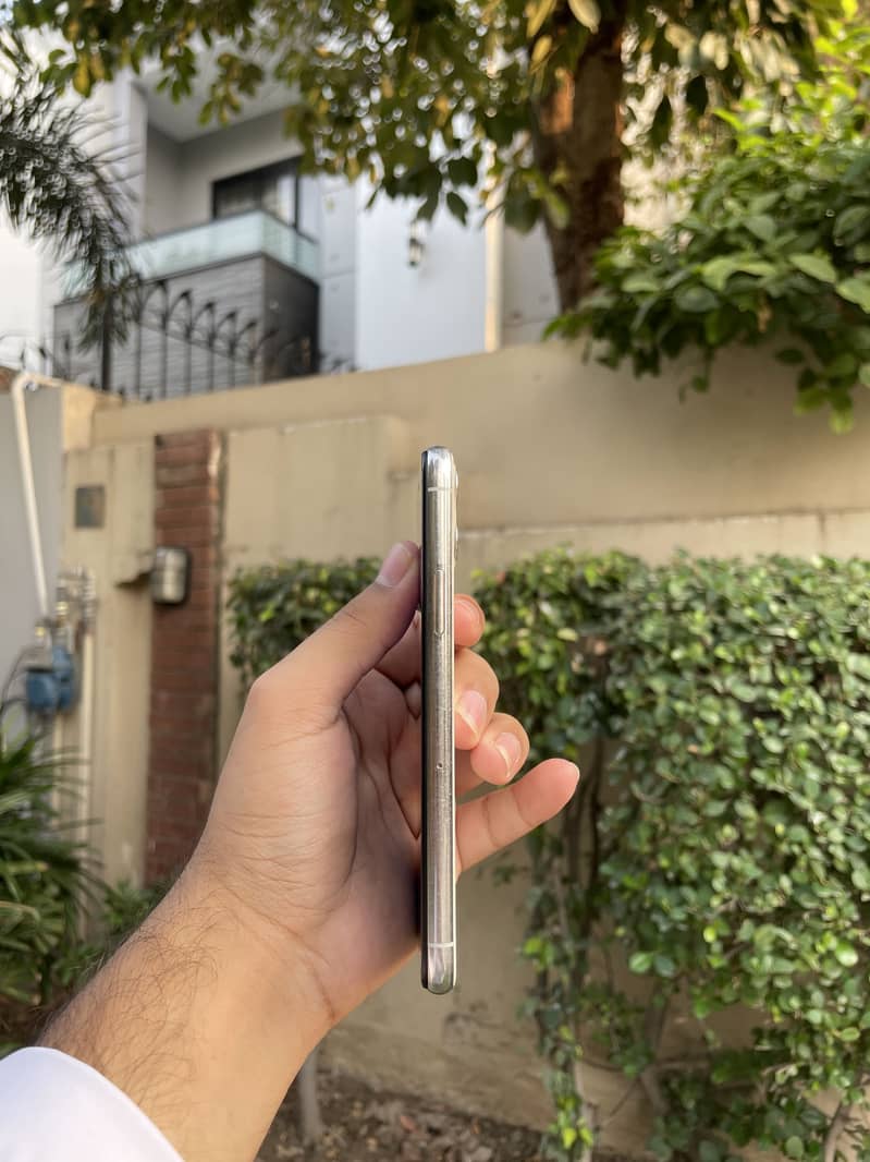 Apple iPhone 11 Pro 3