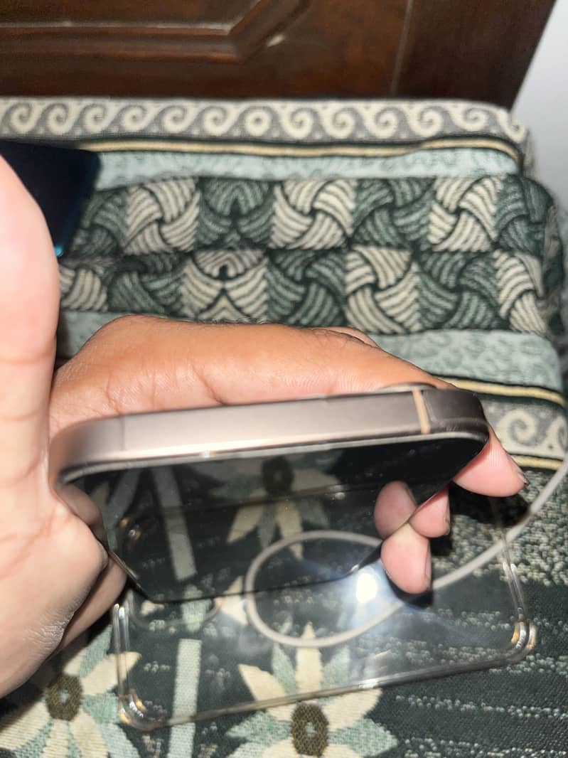 Apple iPhone 16 Pro Max 2