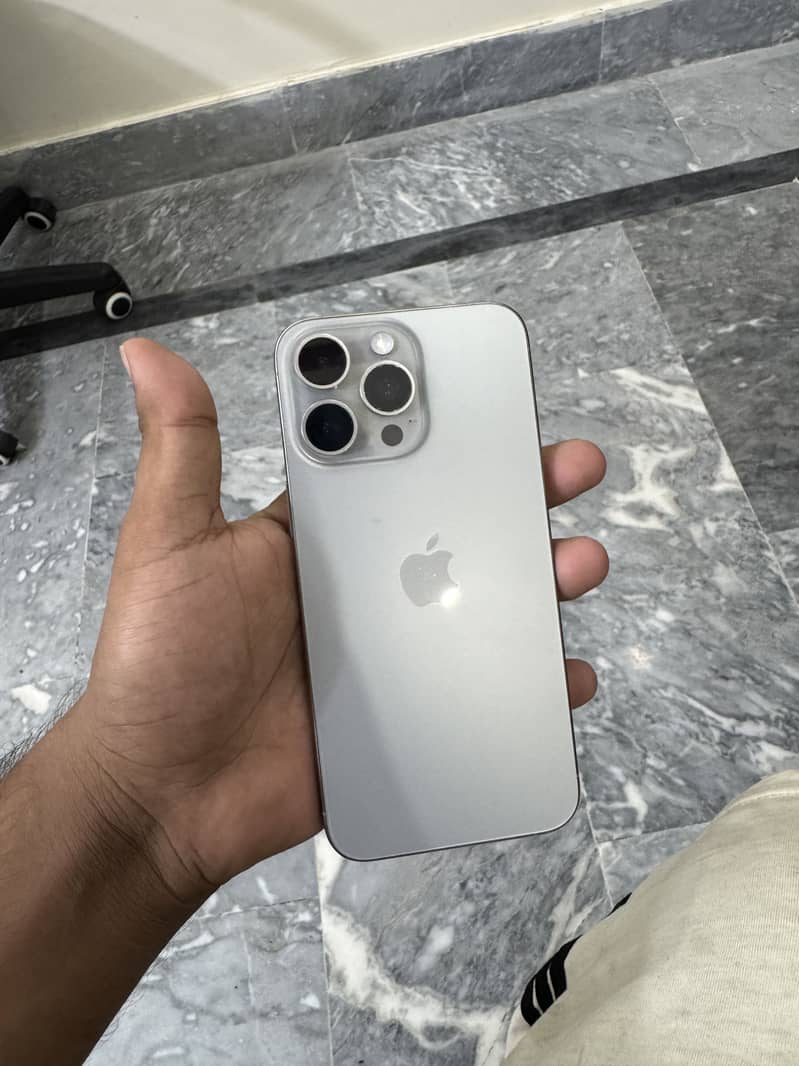 Apple iPhone 15 Pro Max 3